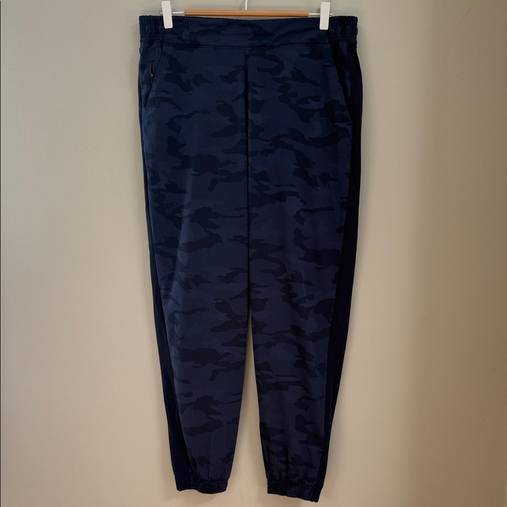 Athleta “Brooklyn Textured Jogger” – Size 16 – Navy Camo – Athleisure Favorite